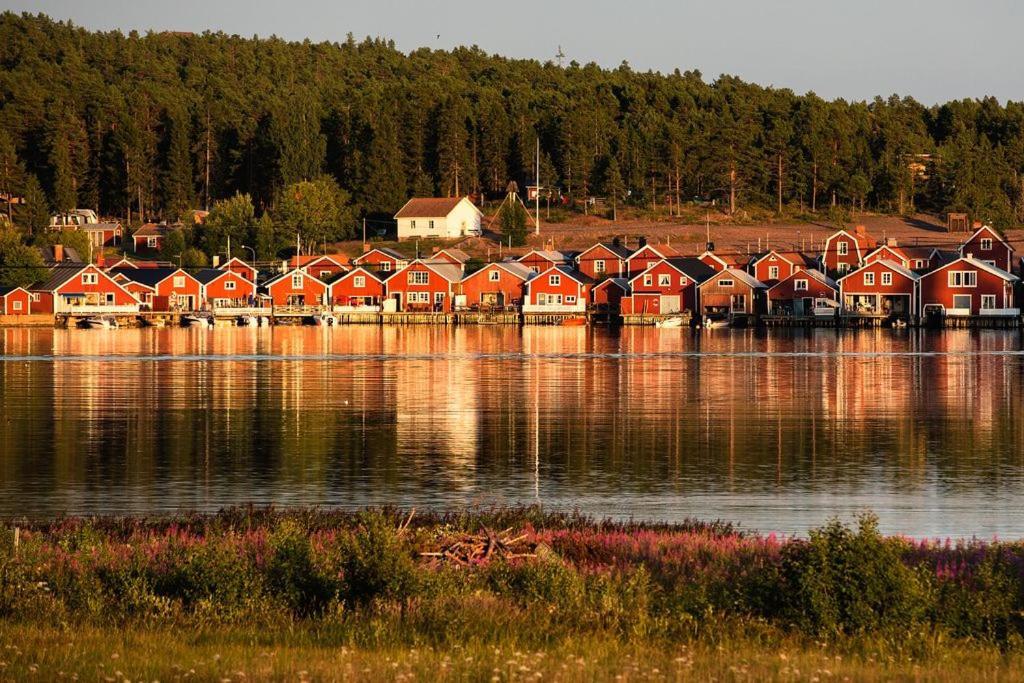 ホテル Norrfaellsviken Rum & Koek Mjallom エクステリア 写真